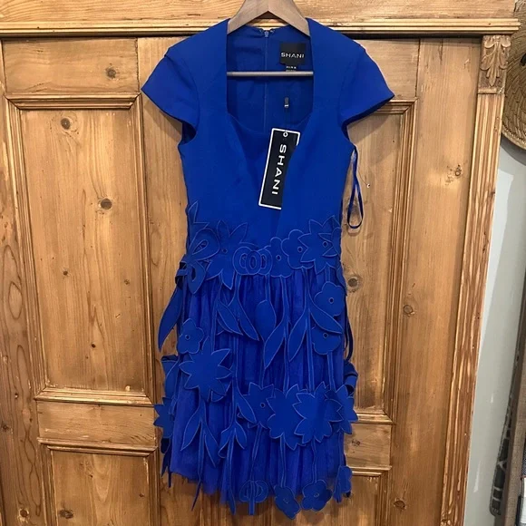 green emerald velvet dress Buy Online Fit and Flare Colorblock Crepe Dress with Lace Trim at Cuffs for  Women main image 1